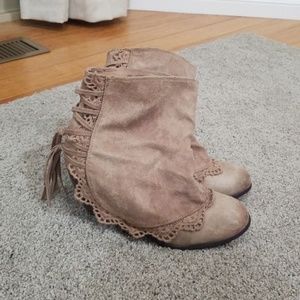 Naughty monkey suede ankle boots